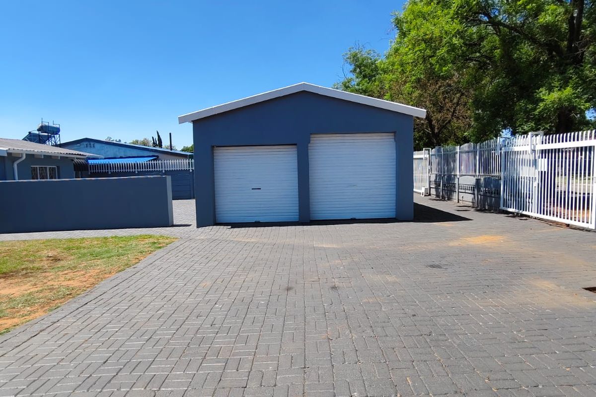 Stunning 3 bedroom family home with Pool for rental!! - Photo 2