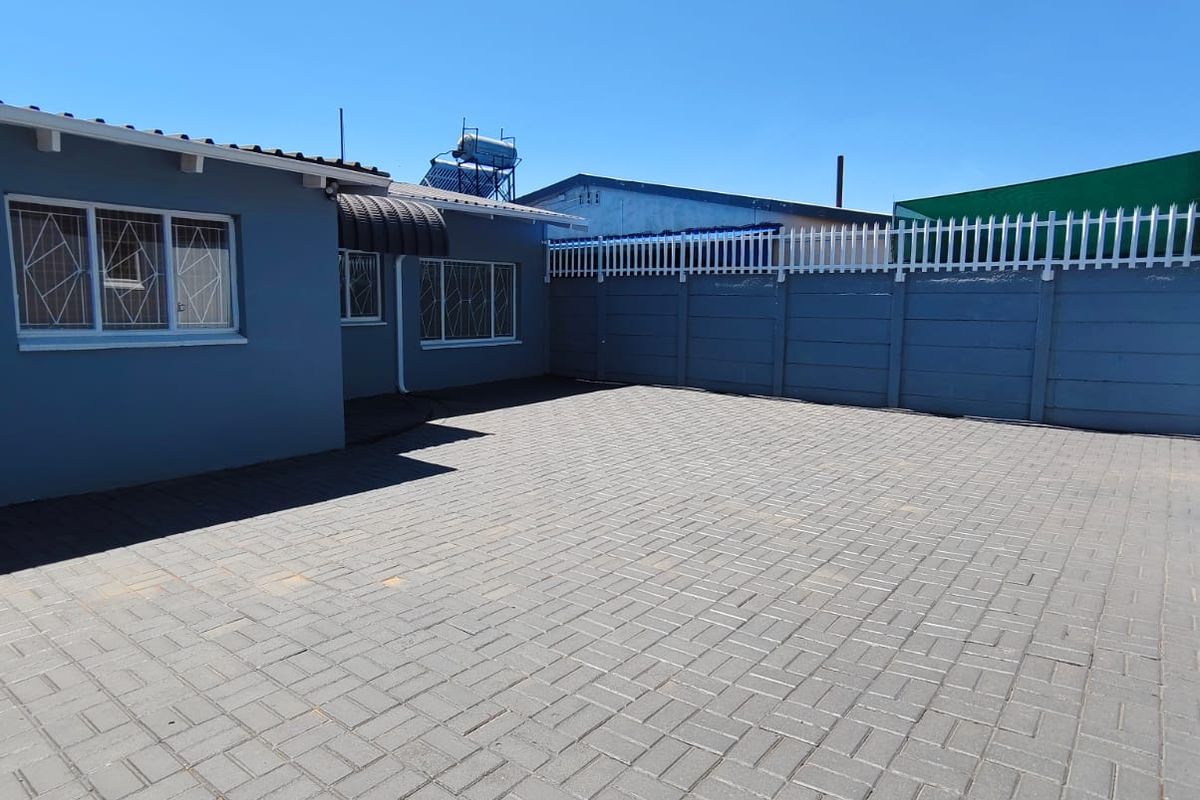 Stunning 3 bedroom family home with Pool for rental!! - Photo 3