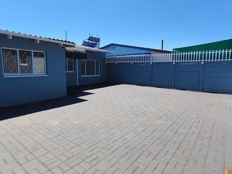 Stunning 3 bedroom family home with Pool for rental!! - Photo 3