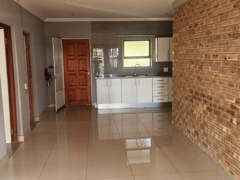 Renovated 3 bedroom house with 2 bedroom Flat in Rynsoord, Benoni - Photo 9
