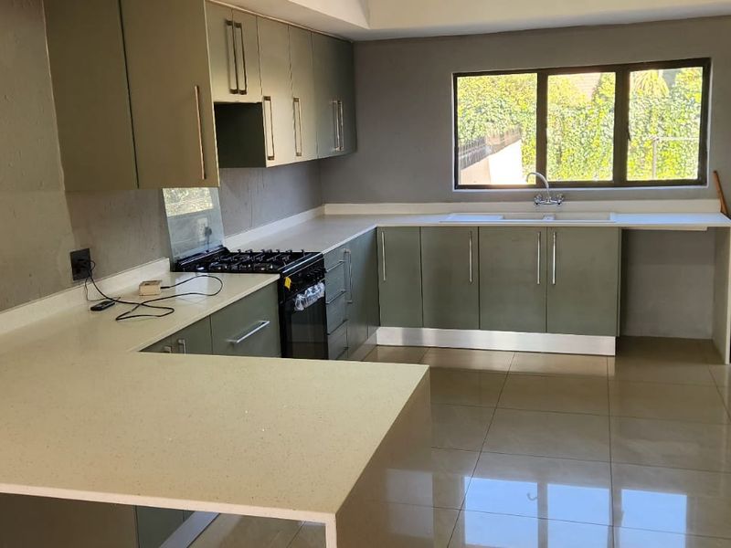 Renovated 3 bedroom house with 2 bedroom Flat in Rynsoord, Benoni - Photo 7