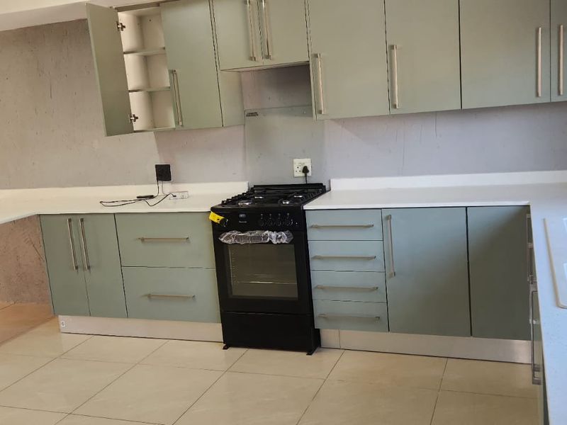 Renovated 3 bedroom house with 2 bedroom Flat in Rynsoord, Benoni - Photo 6