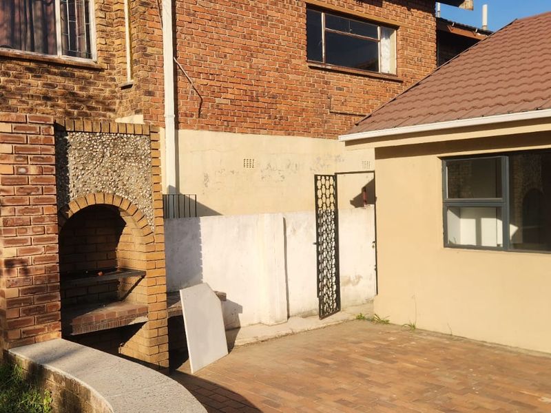 Renovated 3 bedroom house with 2 bedroom Flat in Rynsoord, Benoni - Photo 2