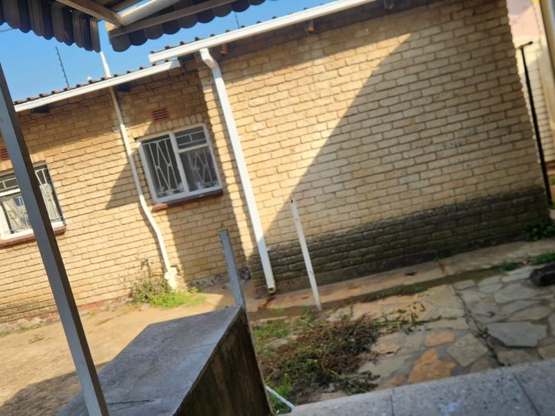 Renovated 3 bedroom house with 2 bedroom Flat in Rynsoord, Benoni - Photo 4
