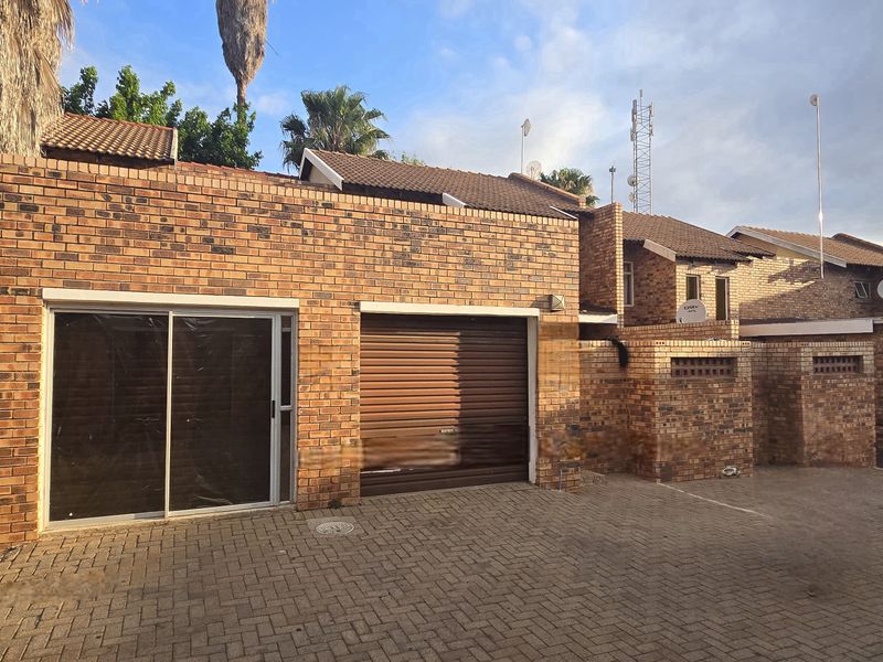 3 Bedroom Townhouse - Photo 1