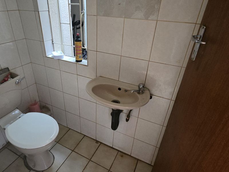3 Bedroom Townhouse - Photo 9