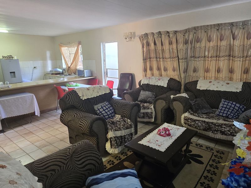 3 Bedroom Townhouse - Photo 8