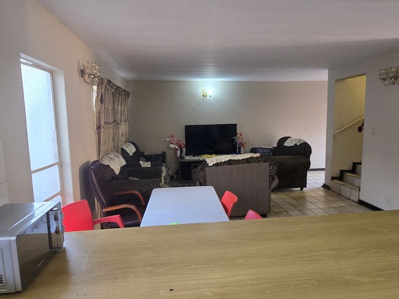 3 Bedroom Townhouse - Photo 7