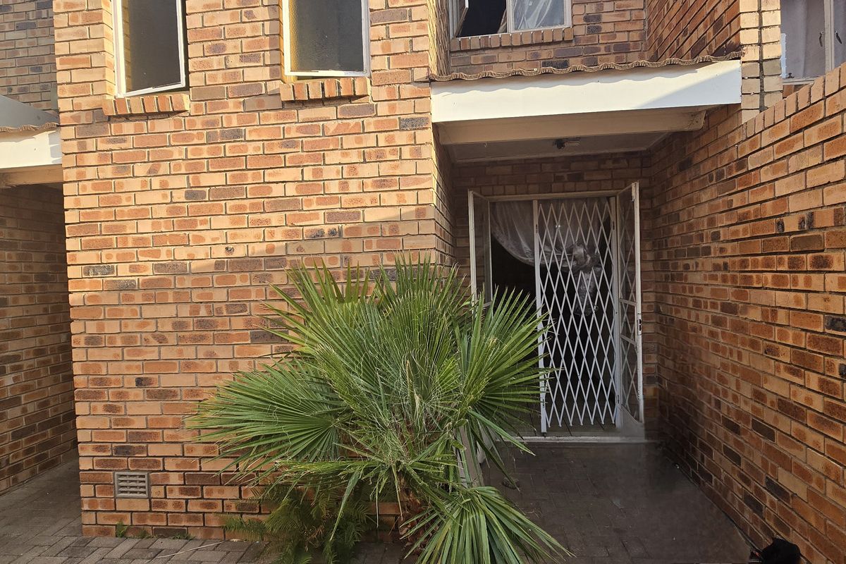 3 Bedroom Townhouse - Photo 4