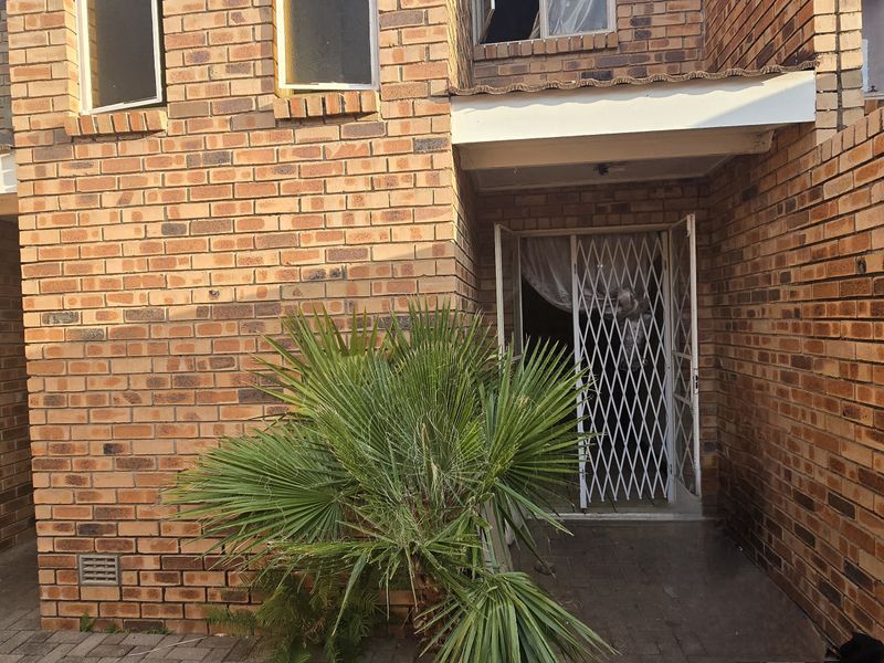 3 Bedroom Townhouse - Photo 4