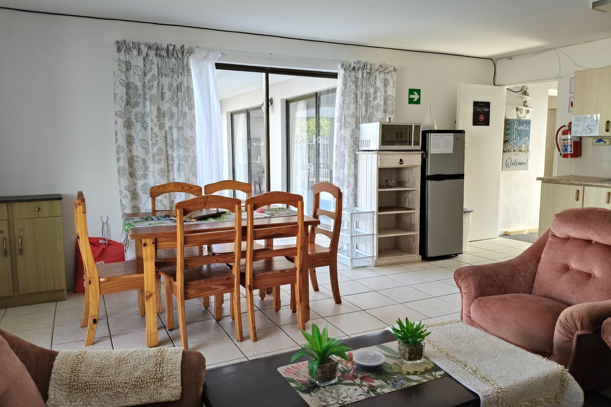 Spacious 12-Bedroom Beachside Home with Stunning Sea Views - Photo 5