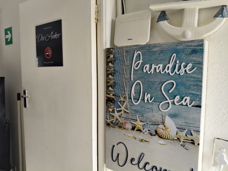 Spacious 12-Bedroom Beachside Home with Stunning Sea Views - Photo 4