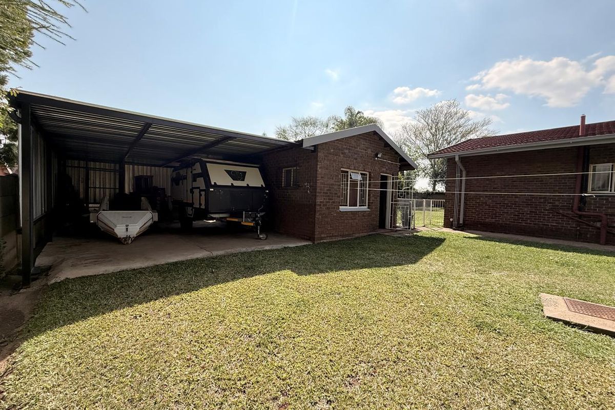 5 Bedroom with Flat option in Aviary Hill - Photo 5