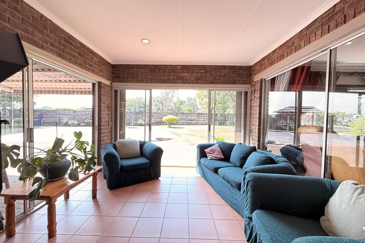 5 Bedroom with Flat option in Aviary Hill - Photo 3