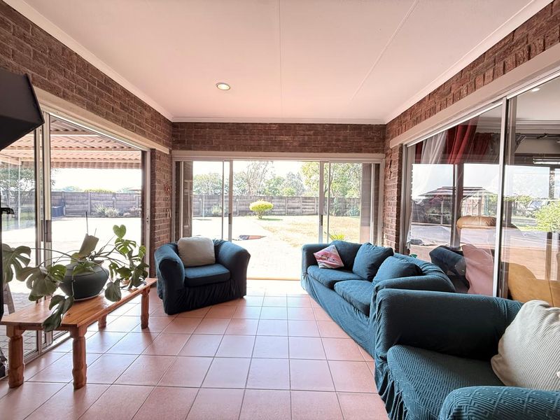 5 Bedroom with Flat option in Aviary Hill - Photo 3