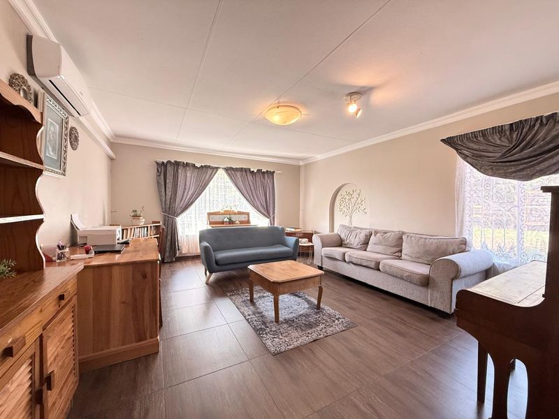 5 Bedroom with Flat option in Aviary Hill - Photo 9