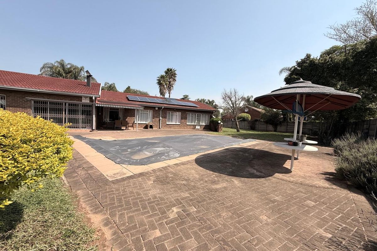 5 Bedroom with Flat option in Aviary Hill - Photo 4