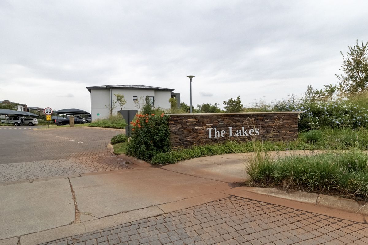 Stunning 2 bedroom,2bathroom upstairs apartment in Serengeti Life Style Estate, Kempton Park - Photo 2