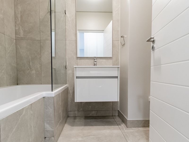 Beautiful 2 bedroom,2bathroom upstairs apartment in Serengeti Life Style Estate, Kempton Park - Photo 10