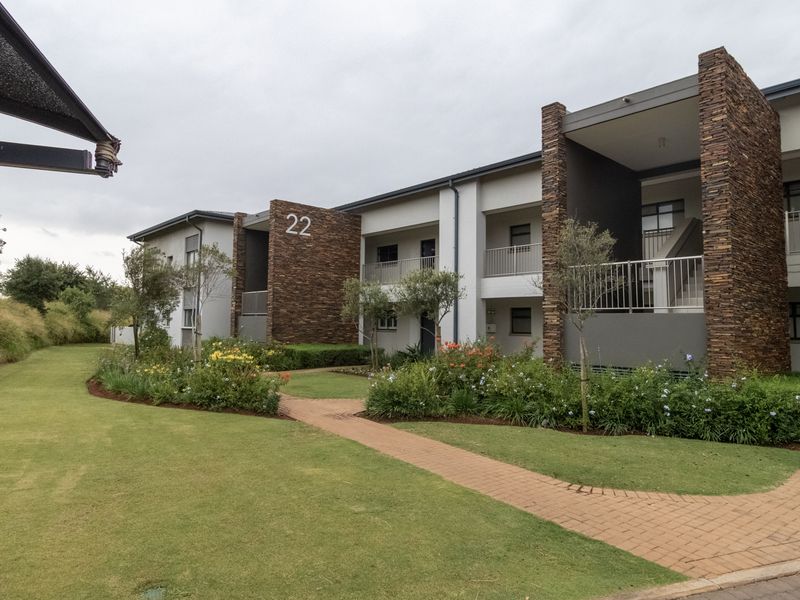 Beautiful 2 bedroom,2bathroom upstairs apartment in Serengeti Life Style Estate, Kempton Park - Photo 2