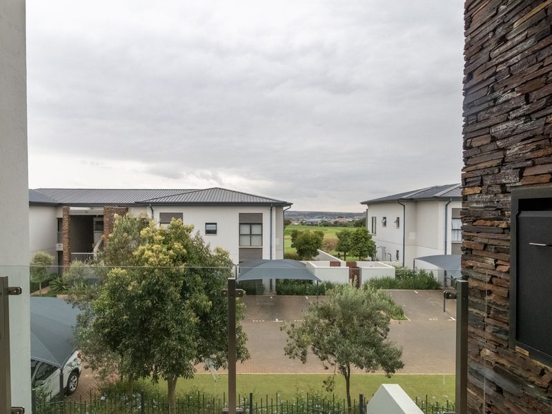 Beautiful 2 bedroom,2bathroom upstairs apartment in Serengeti Life Style Estate, Kempton Park - Photo 7