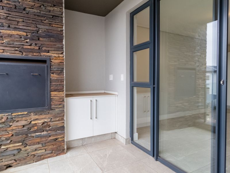 Beautiful 2 bedroom,2bathroom upstairs apartment in Serengeti Life Style Estate, Kempton Park - Photo 6