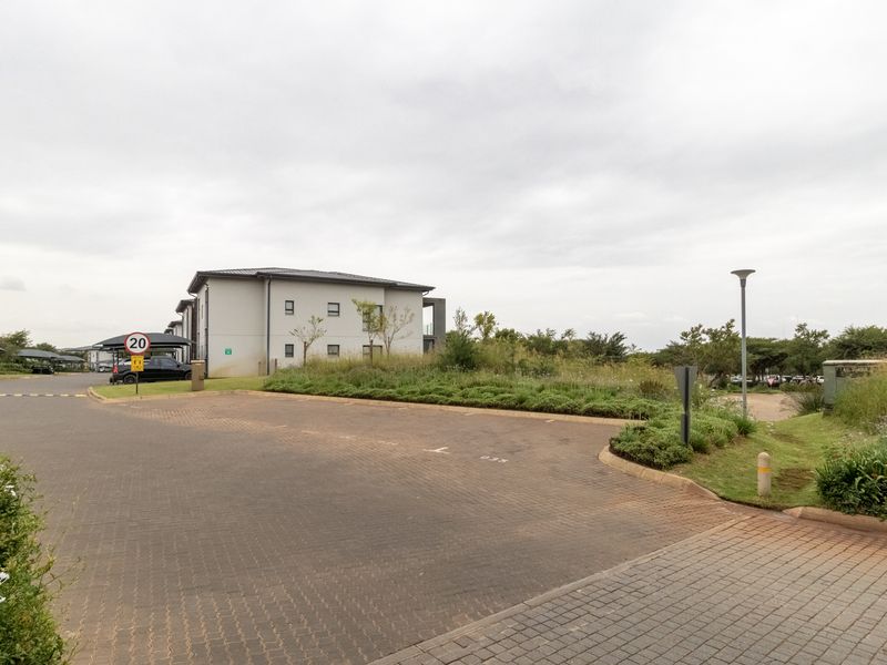 Beautiful 2 bedroom,2bathroom upstairs apartment in Serengeti Life Style Estate, Kempton Park - Photo 3