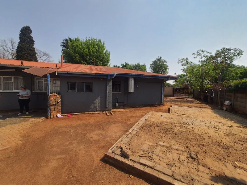 Investment Property In CW 1 - Photo 5