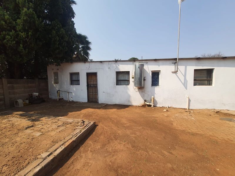 Investment Property In CW 1 - Photo 3