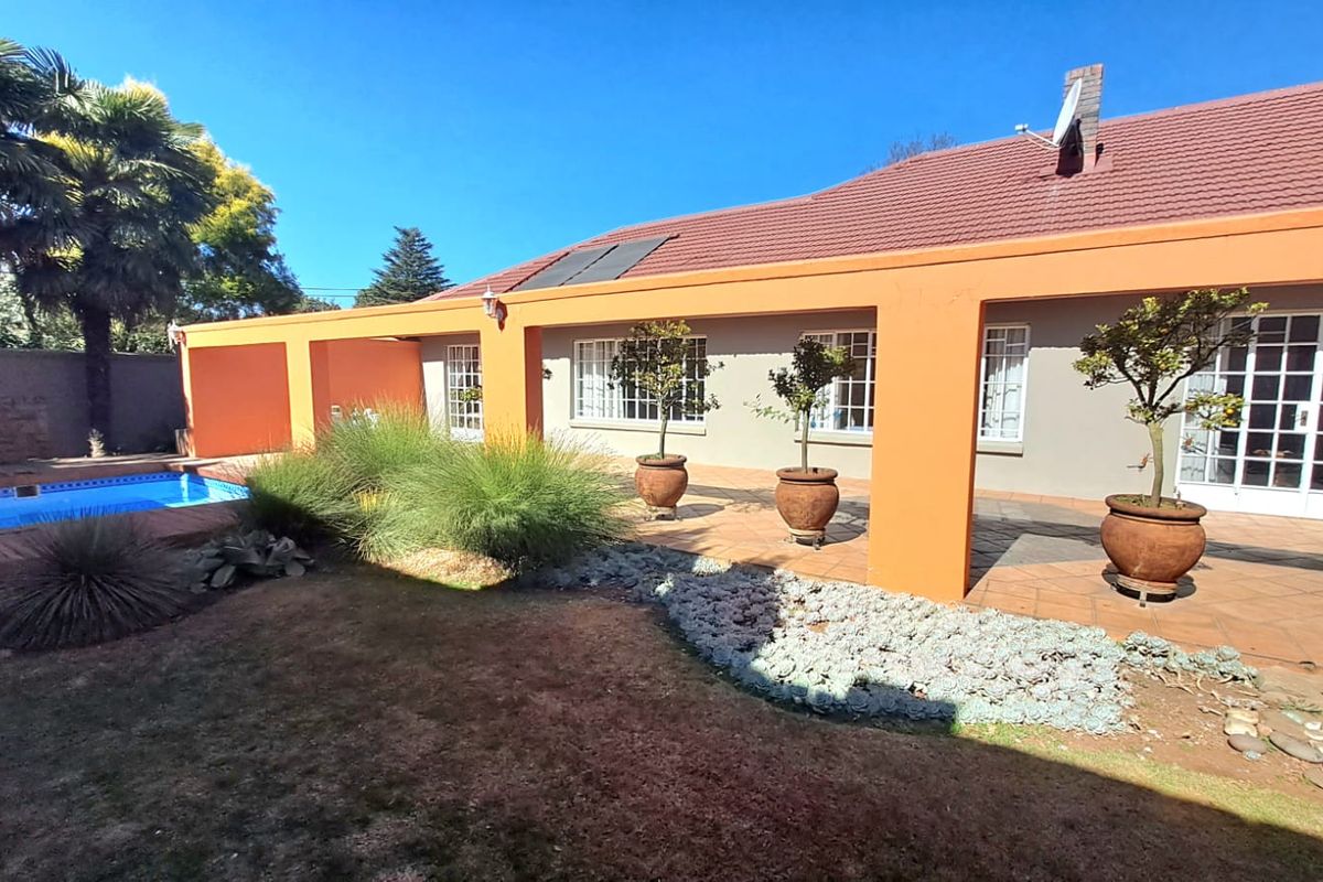 Your Dream Family Home Awaits! - Photo 2