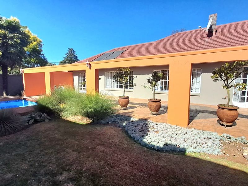 Your Dream Family Home Awaits! - Photo 2