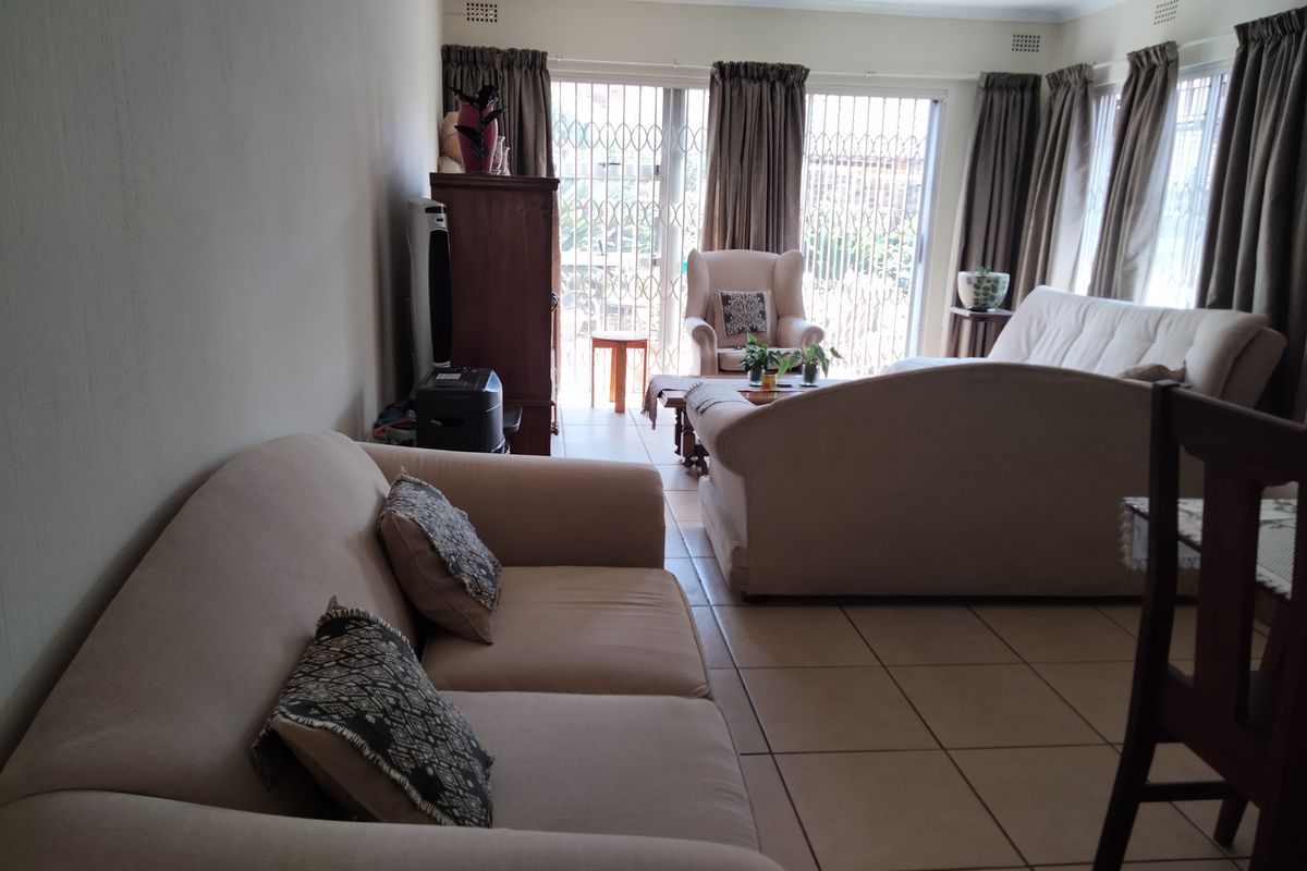 A 2 bedroom 2 bathroom Simplex townhouse - Photo 5