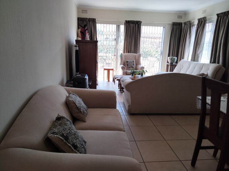 A 2 bedroom 2 bathroom Simplex townhouse - Photo 5