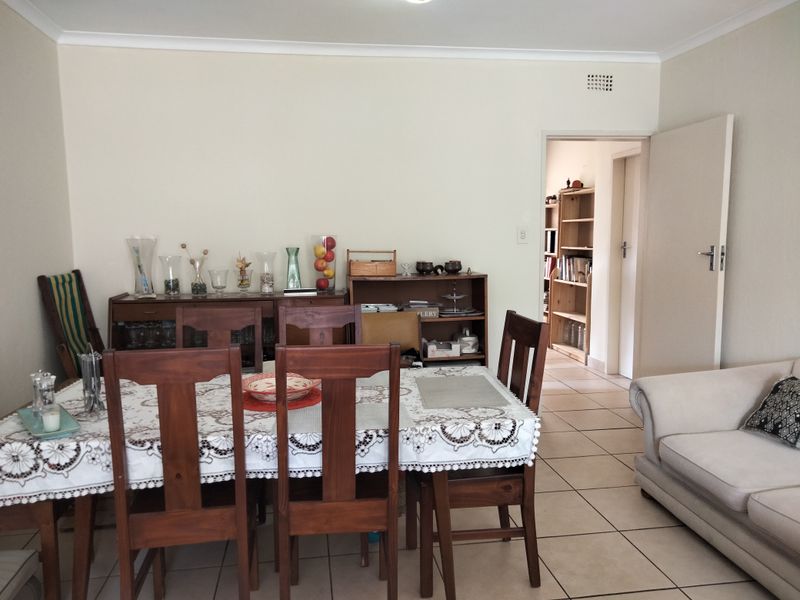 A 2 bedroom 2 bathroom Simplex townhouse - Photo 9