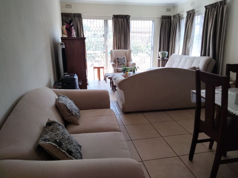 A 2 bedroom 2 bathroom Simplex townhouse - Photo 6