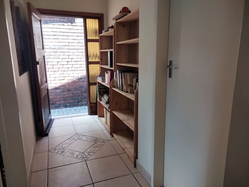 A 2 bedroom 2 bathroom Simplex townhouse - Photo 4