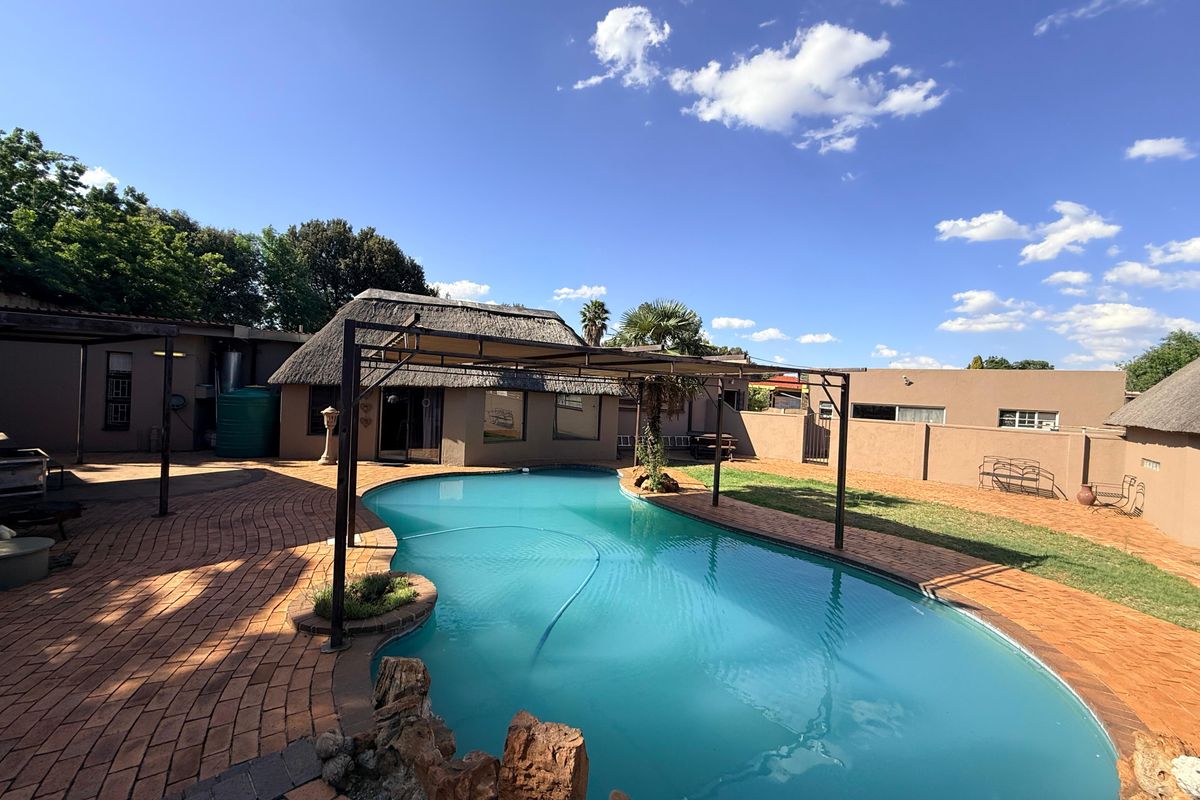 2 Homes in 1 + Borehole Bonus! - Photo 2