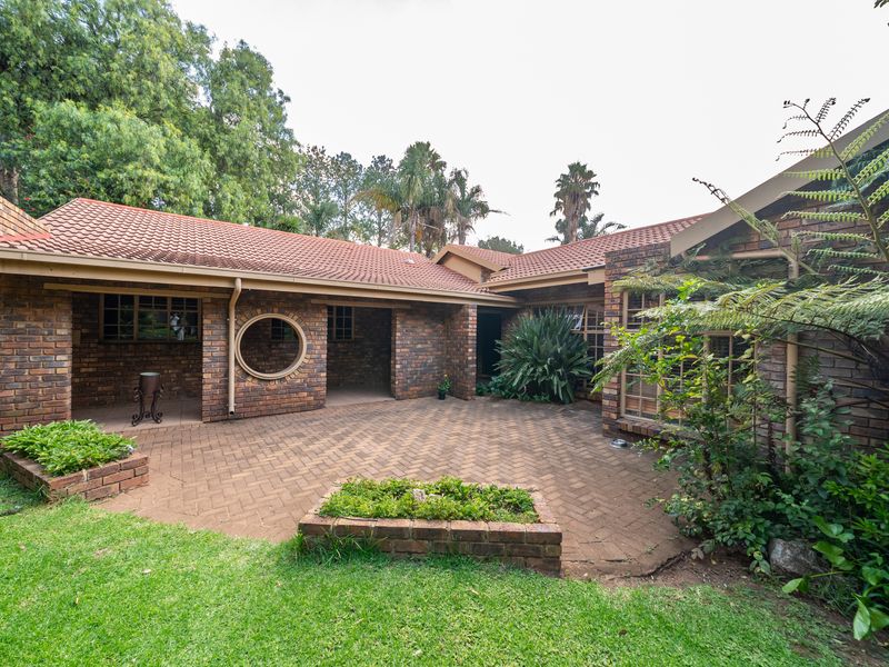 Cosy Family Home with full 2 bed flat in Sought-After Sonneveld Estate! (1427m2) - Photo 4