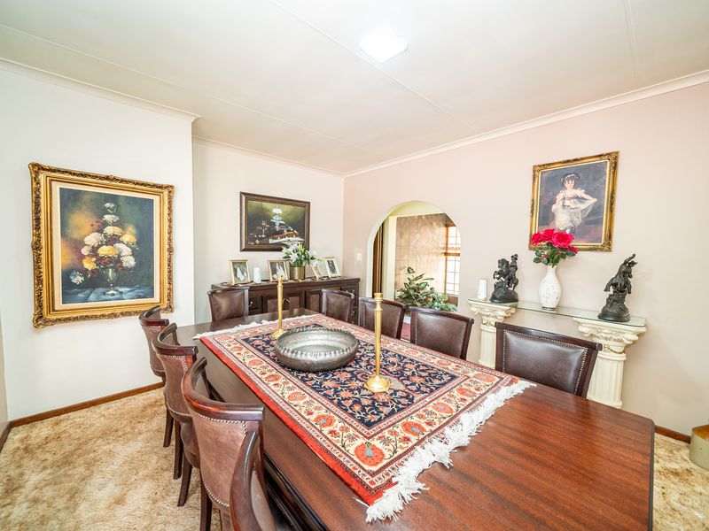 Cosy Family Home with full 2 bed flat in Sought-After Sonneveld Estate! (1427m2) - Photo 8