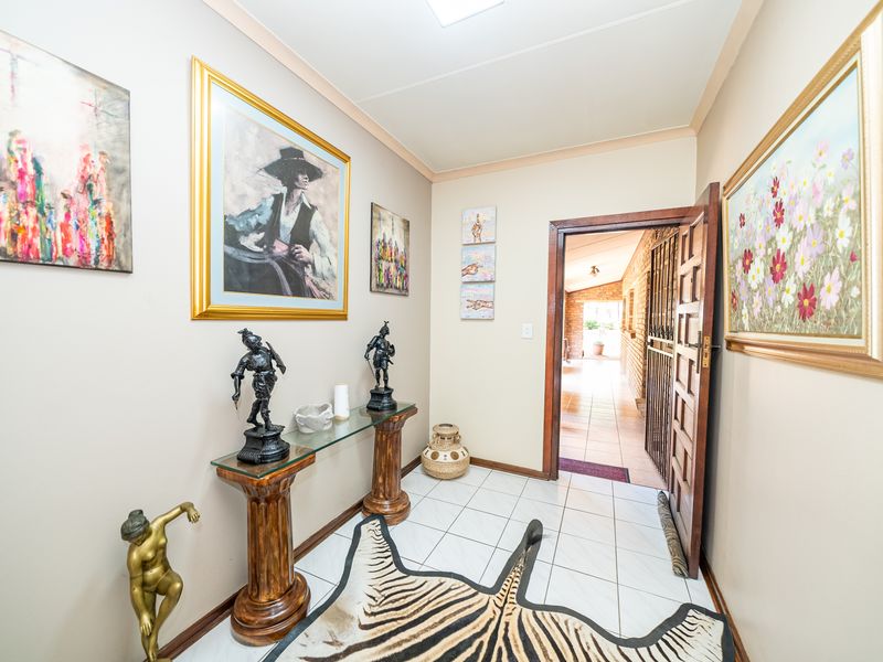 Cosy Family Home with full 2 bed flat in Sought-After Sonneveld Estate! (1427m2) - Photo 6