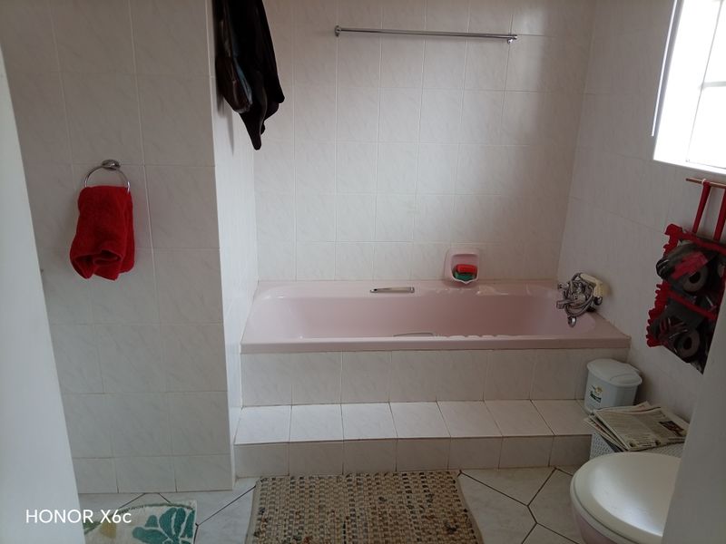House For Sale – 3 Bedrooms - Photo 10