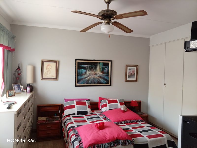 House For Sale – 3 Bedrooms - Photo 6