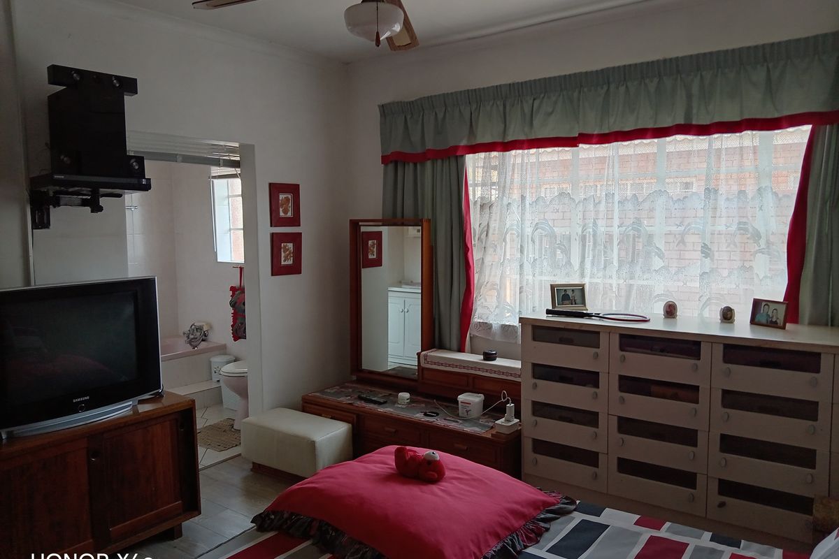 House For Sale – 3 Bedrooms - Photo 5