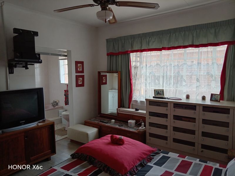 House For Sale – 3 Bedrooms - Photo 5