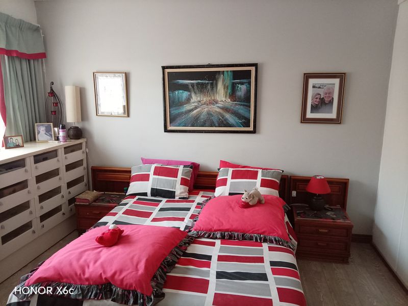 House For Sale – 3 Bedrooms - Photo 2