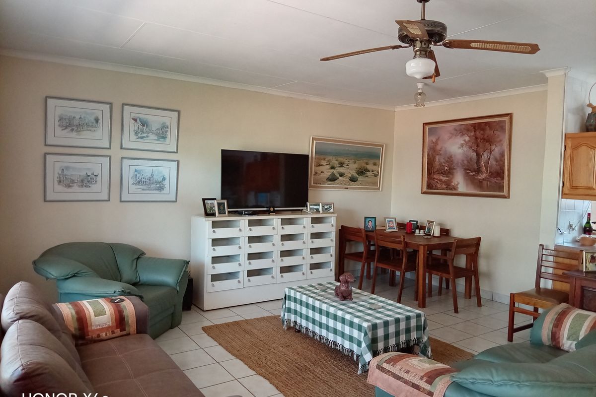 House For Sale – 3 Bedrooms - Photo 3