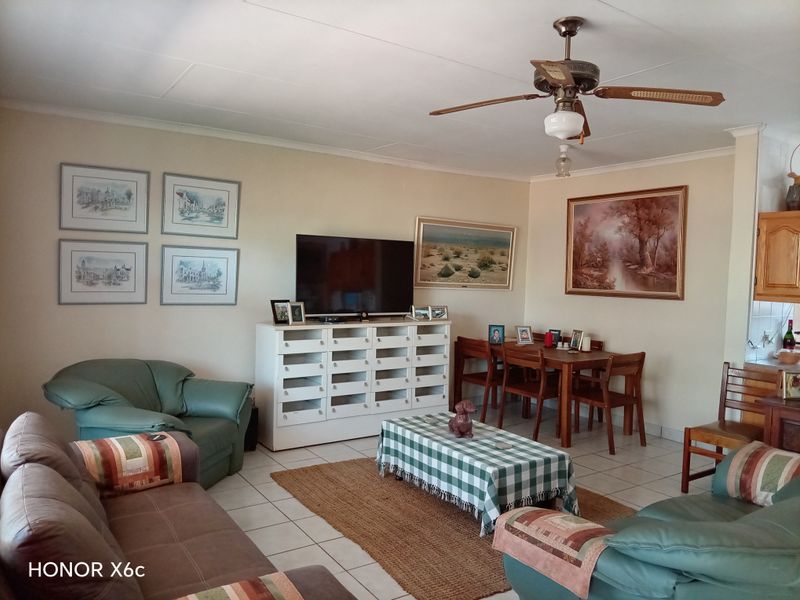 House For Sale – 3 Bedrooms - Photo 3