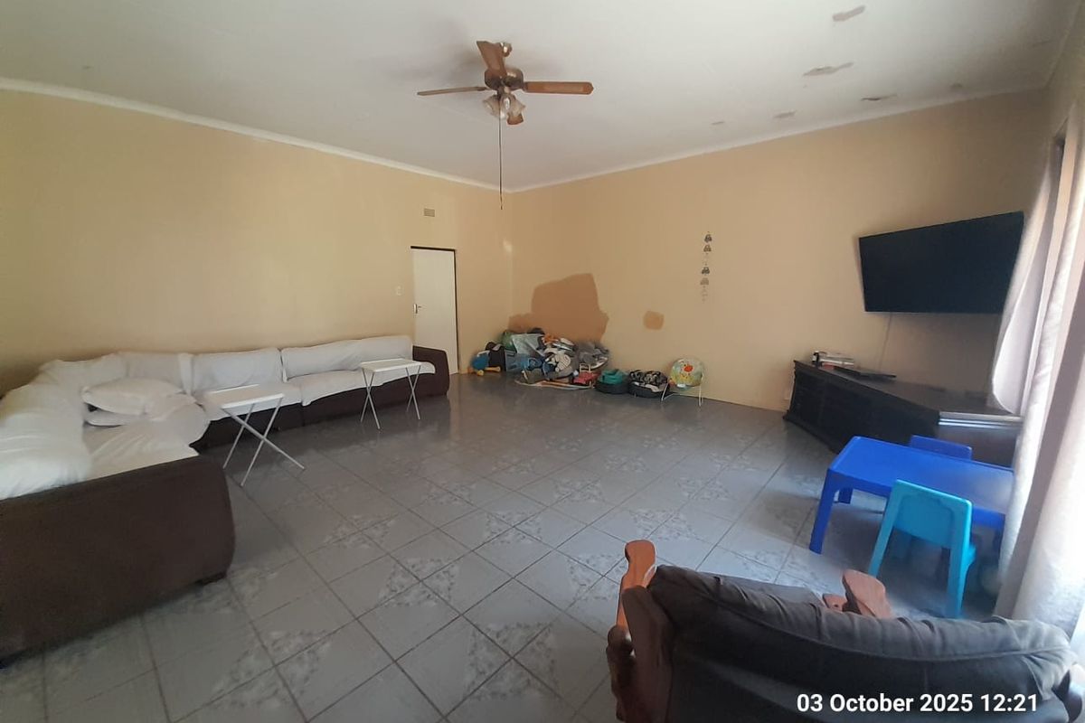 Three Houses - MULTIPLE WORKSHOPS - ZONED FOR BUSINESS - Photo 5