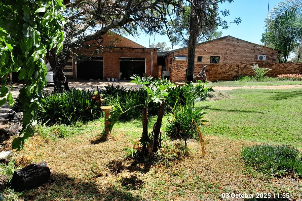 Three Houses - MULTIPLE WORKSHOPS - ZONED FOR BUSINESS - Photo 3