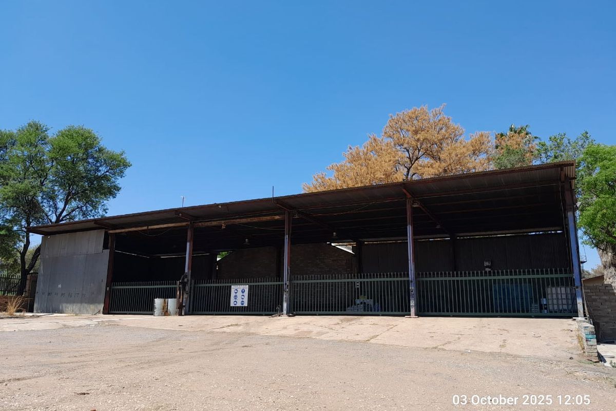 Three Houses - MULTIPLE WORKSHOPS - ZONED FOR BUSINESS - Photo 2